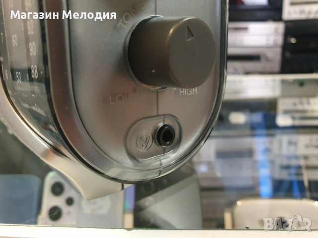 Радио SONY ICF-704S Silver 1 В отлично техническо и визуално състояние., снимка 10 - Радиокасетофони, транзистори - 22016595