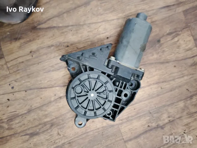 Мотор стъклоповдигач, Audi A4, 2000-2005г , 0130821765