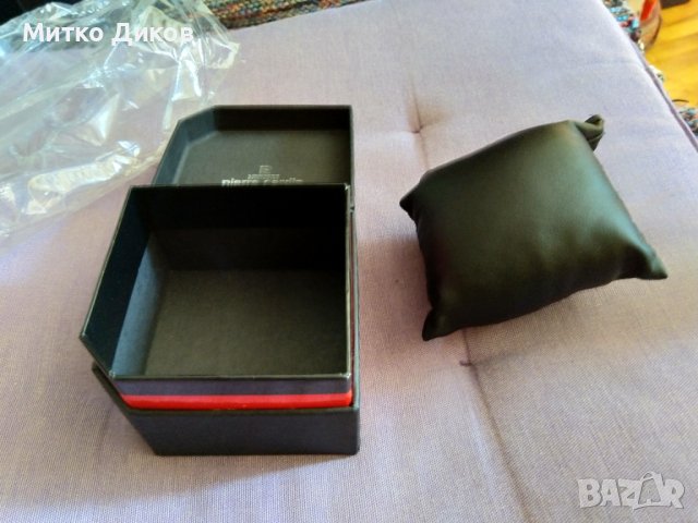 Pierre cardin -кутии за часовник нови с възглавнички и без-4 броя, снимка 16 - Други - 41577775