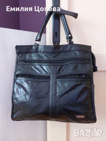 Черна чанта, снимка 1 - Чанти - 44480435