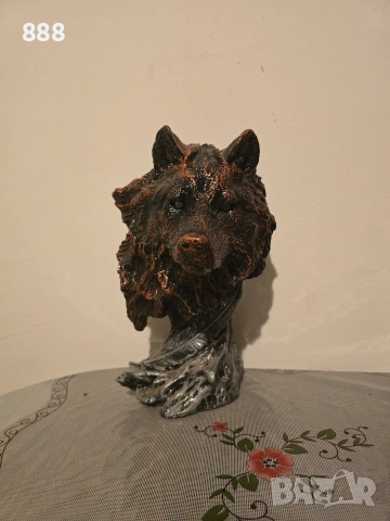 статуетка вълк