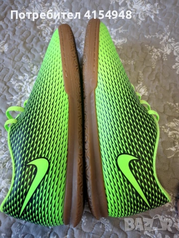 Футболни обувки за зала NIKE, снимка 4 - Спортни обувки - 53486842