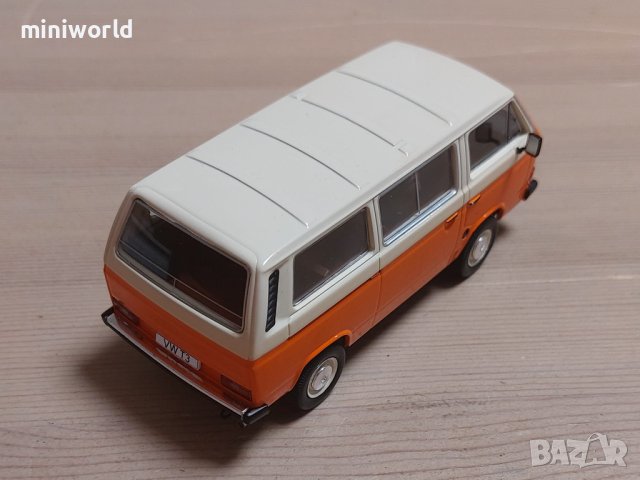 Volkswagen T3 Caravelle Bus 1981 - мащаб 1:43 на IXO моделът е нов в PVC дисплей-кейс VW Transporter, снимка 17 - Колекции - 42495886