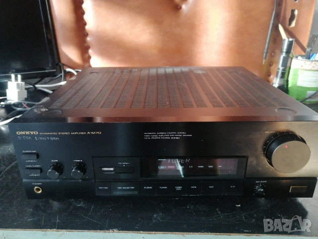 ONKYO A-M70 стерео усилвател 