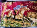 Ретро плюшен ковьор за стена „Ловна сцена с елен“ – 103х55 см, снимка 2