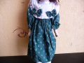 Порцеланова кукла със зелена рокля и панделки готина, снимка 3