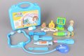 Детски медицински комплект - докторско куфарче и кукла, снимка 1 - Играчки за стая - 42038071