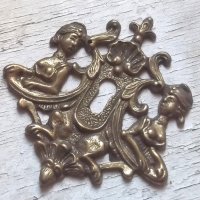 Антично фигурално покритие за ключалка с изображение на жени-сфинкс, снимка 3 - Антикварни и старинни предмети - 44451702