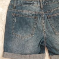 Дамски къси дънки с накъсан ефект Л/ХЛ размер , снимка 4 - Къси панталони и бермуди - 41327917
