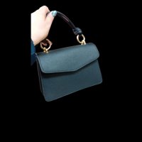 Малка дамска чанта с къса дръжка с възли 23х15х6см, снимка 2 - Чанти - 44329805