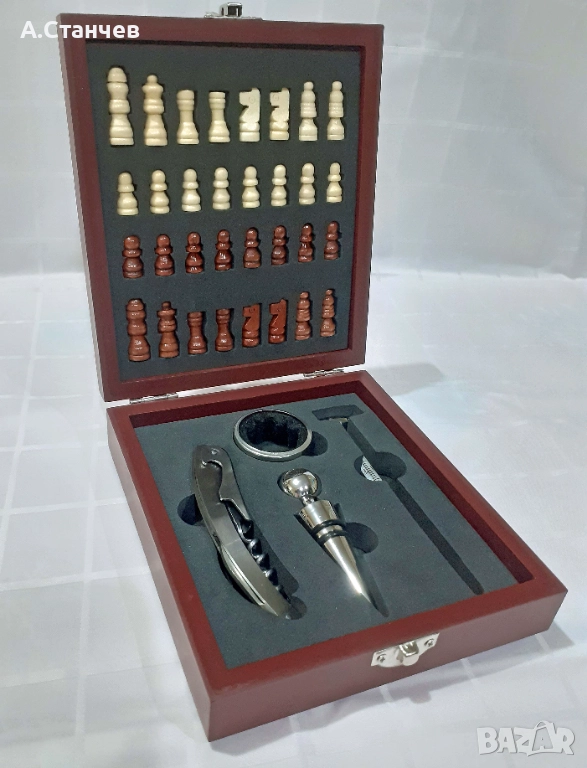 Комплект шах с аксесоари за вино, снимка 1