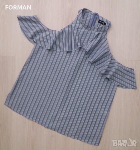 СТРАХОТНА риза в синьо-бяло ситно райе с отворени рамене и къдрички около тях, снимка 1