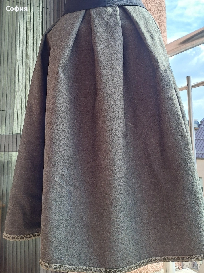 нова вълнена пола, снимка 1