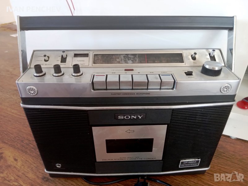 SONY продавам радио касетофон с уникален дизайн в момента не работещо над 50 годишно  !, снимка 1