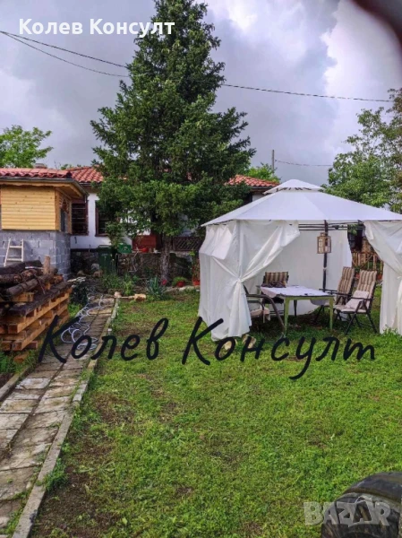 Продавам едноетажна къща в село Златна Ливада , снимка 1