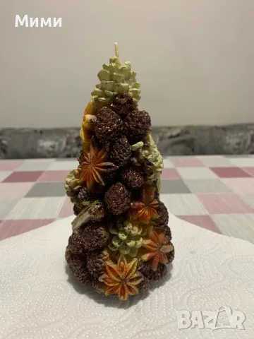 Коледна свеш и коледна декорация