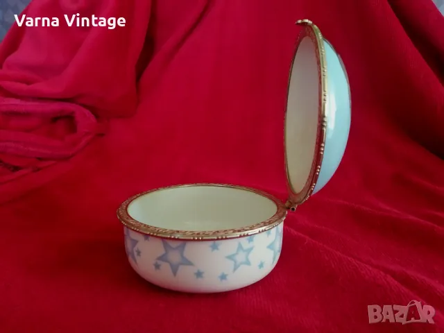 Колекционерска порцеланова кутия портрет на Елвис Пресли. Regency Fine Arts Англия., снимка 5 - Антикварни и старинни предмети - 49809483