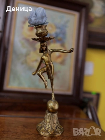 Бронзов / месингов свещник    Египтянка, която балансира върху сфера, поставена върху основа, снимка 5 - Други - 53689141