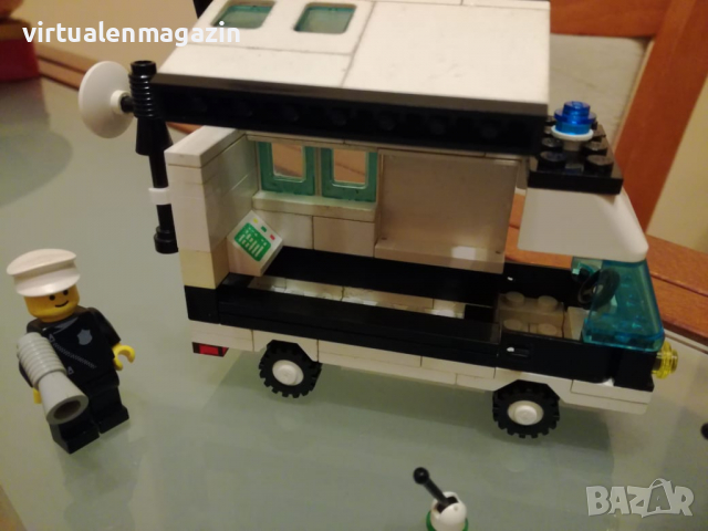 Стар конструктор Лего - Lego Police 6676 - Mobile Command Unit, снимка 2 - Колекции - 36358926