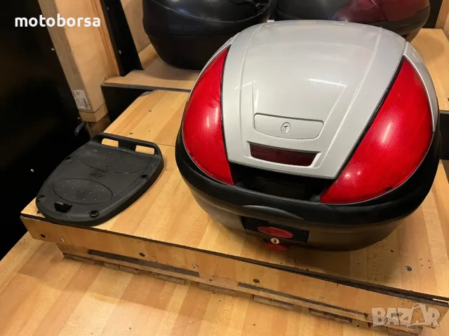 багажен куфар за скутер или мотоциклет среден размер 