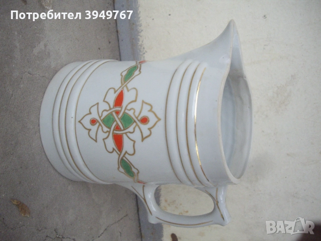 Стара порцеланова ,голяма кана.