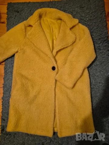 жълто палтенце