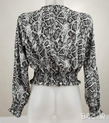 Дамска черна къса блуза с животински принт Javier Larrainzar - S, снимка 2 - Блузи с дълъг ръкав и пуловери - 42606498