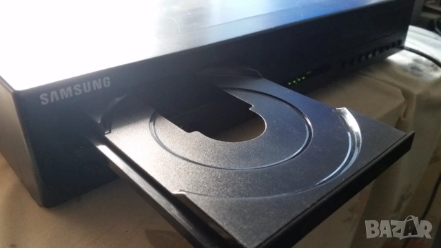 DVD+VCR Samsung DVD-V6800, снимка 3 - Плейъри, домашно кино, прожектори - 53047006