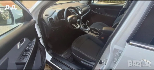 Джип Киа Спортидж, снимка 6 - Автомобили и джипове - 53735115