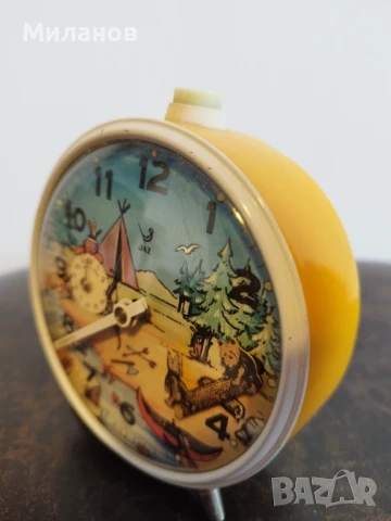 Стар механичен будилник, настолен часовник, снимка 3 - Антикварни и старинни предмети - 50566393