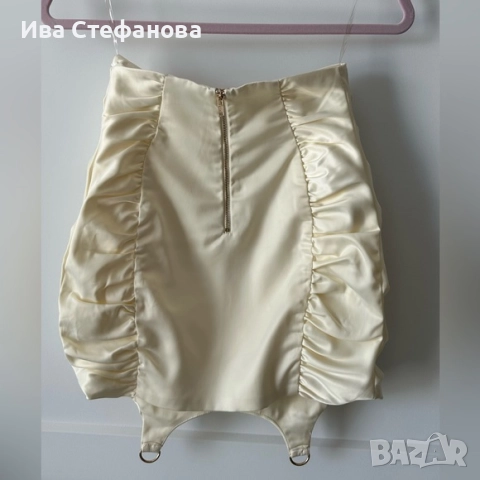 Нов бял елегантен сатенен сатен сет костюм комплект от две части пола и топ Oh Polly , снимка 7 - Костюми - 50121688