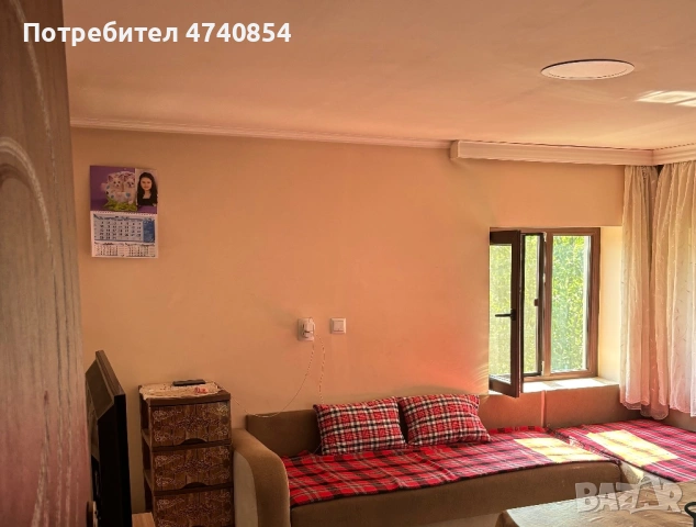 Двуетажна тухлена къща с таванска стая, двор и гараж в гр. Омуртаг, снимка 5 - Къщи - 53512135