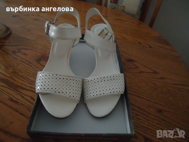 Дамски обувки тип сандал от лак