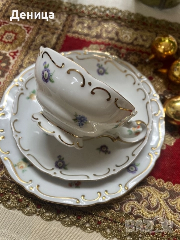 Felda Rhon 1933-1949 Троен сет за чай  Бял порцелан, нежни цветни букети, златен кант и златна ръчно, снимка 5 - Чаши - 52942076