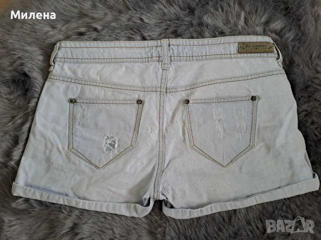 Дънкови къси гащи Bershka, 38 размер, снимка 2 - Къси панталони и бермуди - 41642978