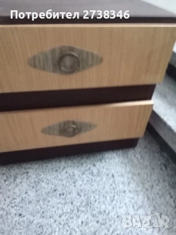 Два броя витиндж шкафове