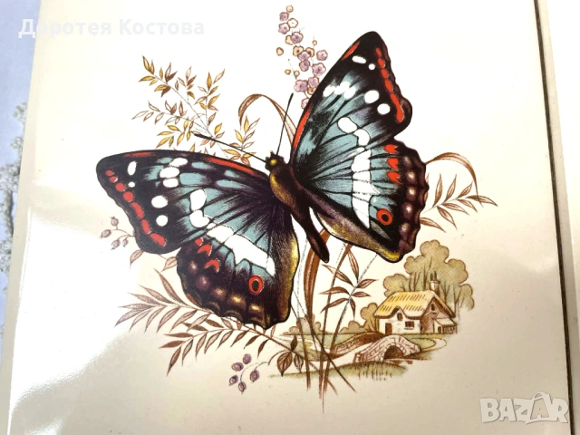 Красива дъска за сирена от Англия от дърво и керамична плочка с пеперуда, снимка 2 - Антикварни и старинни предмети - 53422535