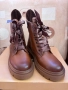 Продавам чисто нови дамски боти от естествена кожа., снимка 1
