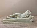 Мраморна статуетка „Гола жена на кушетка“, снимка 2