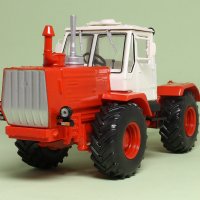 Моделче на трактор Т-150К, в мащаб 1:43, снимка 3 - Колекции - 30946062