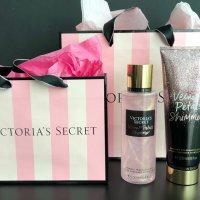 Victoria’s Secret Love Spell Shimmer подаръчни комплекти с блестящи частици, лосиони, спрейове, снимка 4 - Подаръци за жени - 34834220
