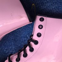 НОВИ Dr. Martens 1460 W Patent Lamper ОРИГИНАЛ дамски кубинки 37/23,5, снимка 4 - Дамски ботуши - 39229721