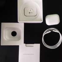 СПЕШНО! Apple AirPods Pro 2nd Generation , снимка 2 - Безжични слушалки - 44600501