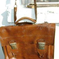 Кожена чанта от ранният соц , снимка 2 - Антикварни и старинни предмети - 42064576