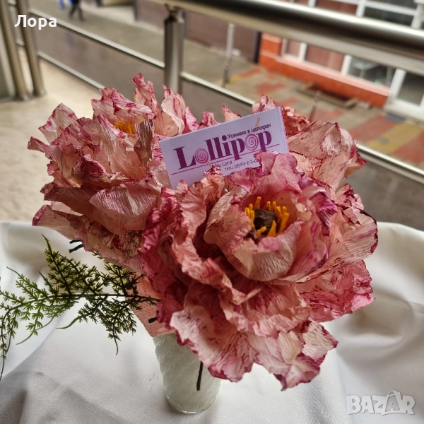 Декорирана ваза с ръчно рисувани цветя, снимка 1