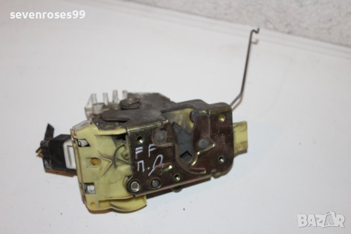 Брава врата предна дясна Форд Фокус 1 1.8tdci 90 Ford Focus 2000 хечбек с патрон без ключ, снимка 1