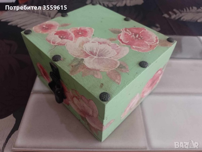 дървена ретро кутия от Франция. С дизайн на цветя, снимка 1