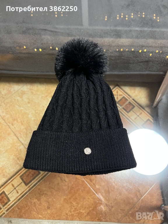 Зимна шапка с буква М, снимка 1
