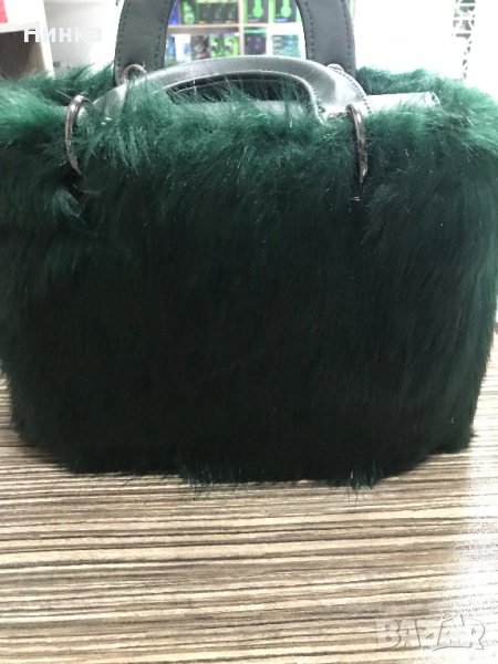 Дамска чанта с дълъг косъм зелена, снимка 1