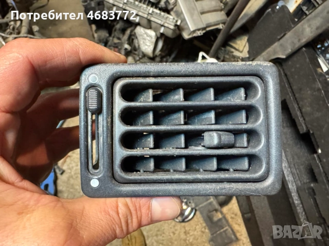 Лява духалка на арматурно табло Пежо Peugeot 106 само за 10лв. 9605783077, снимка 2 - Части - 52804537